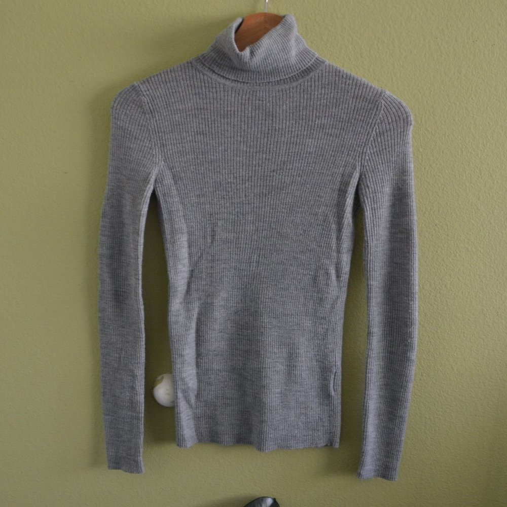 UNIQLO Grey Ribbed Turtleneck